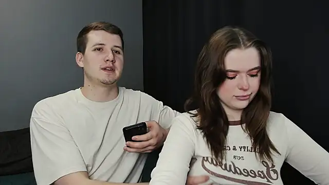 Pinku kitsune online show from March 11, 2025, 10:40 am