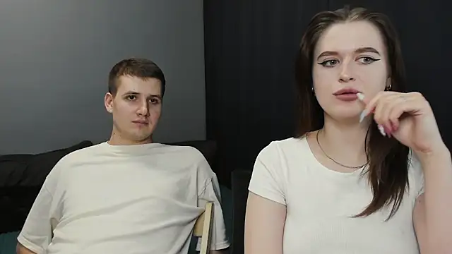 Pinku kitsune online show from February 19, 2025, 2:44 am