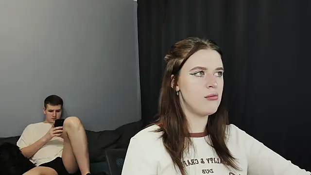 Pinku kitsune online show from February 11, 2025, 6:08 am