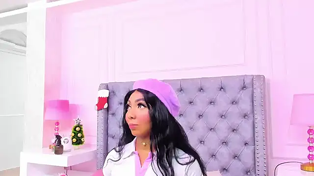 HaileeRoberts online show from December 4, 2025, 12:26 pm