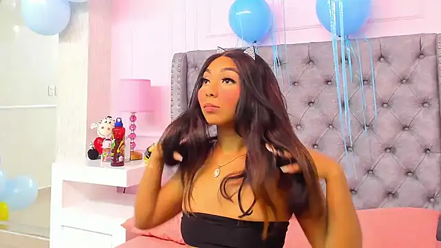 HaileeRoberts online show from September 30, 2025, 12:44 pm