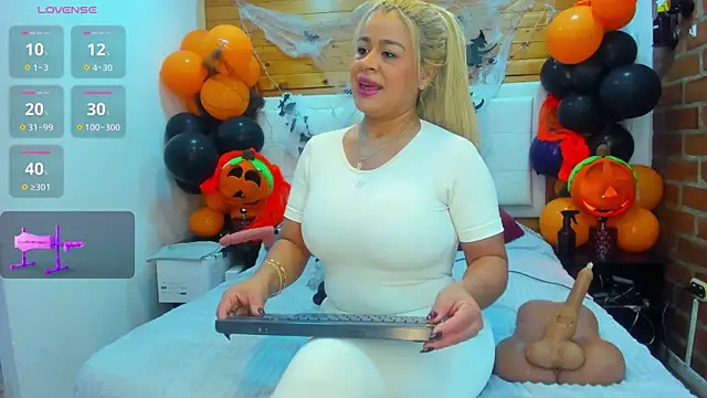 Snapshot of Dulcex69 chatting on October 17, 2025, 1:35 pm Dulcex69 online show from October 17, 2025, 1:35 pm