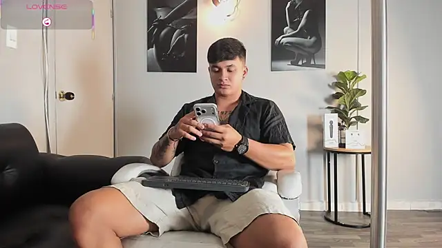 Cristopher strong online show from April 18, 2026, 1:13 pm