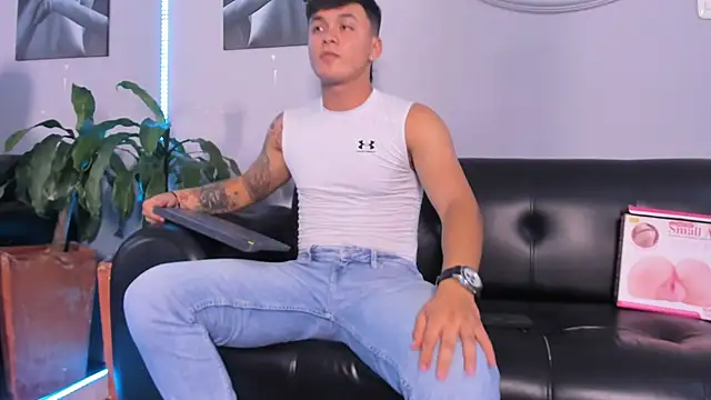Snapshot of Cristopher_strong chatting on February 27, 2025, 4:32 pm Cristopher strong online show from February 27, 2025, 4:32 pm