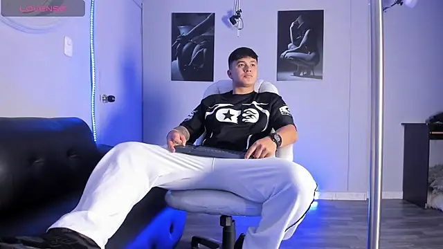 Cristopher strong online show from February 25, 2026, 1:55 pm