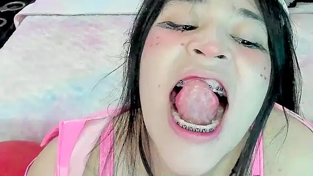 AlanaLuck online show from April 13, 2026, 7:18 pm