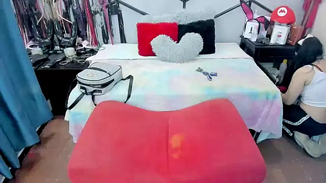 AlanaLuck online show from April 14, 2026, 6:35 pm