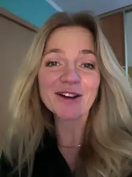 Snapshot of AlisonXCristal chatting on March 25, 2026, 5:34 pm AlisonXCristal online show from March 25, 2026, 5:34 pm