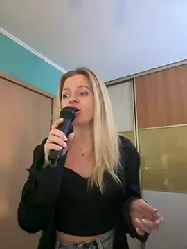 Snapshot of AlisonXCristal chatting on March 13, 2026, 6:24 pm AlisonXCristal online show from March 13, 2026, 6:24 pm