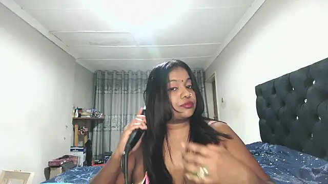 Indianmayaxoxo online show from November 28, 2025, 7:14 pm