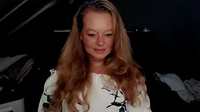 roxanna24 online show from July 8, 2026, 7:58 pm