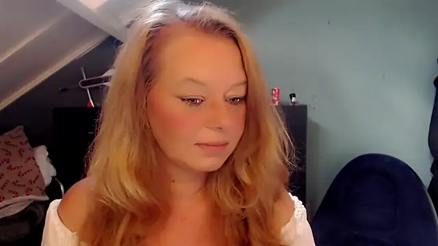 roxanna24 online show from June 4, 2026, 7:07 pm