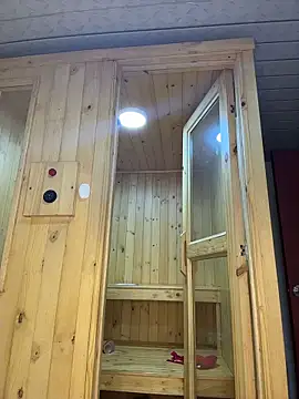 Barbielatinas online show from April 5, 2026, 11:33 pm