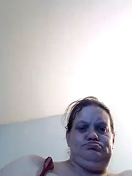 Snapshot of Earlybirdgetsworm chatting on October 5, 2025, 12:29 pm Earlybirdgetsworm online show from October 5, 2025, 12:29 pm