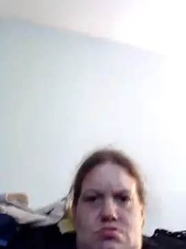 Snapshot of Earlybirdgetsworm chatting on October 13, 2025, 9:55 am Earlybirdgetsworm online show from October 13, 2025, 9:55 am
