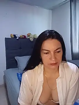 Snapshot of renata_hot1 chatting on May 25, 2026, 9:35 pm renata hot1 online show from May 25, 2026, 9:35 pm