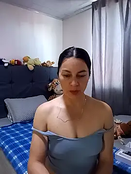 Snapshot of renata_hot1 chatting on April 30, 2026, 6:37 pm renata hot1 online show from April 30, 2026, 6:37 pm