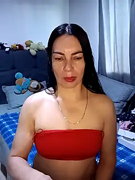 Snapshot of renata_hot1 chatting on May 8, 2026, 7:28 pm renata hot1 online show from May 8, 2026, 7:28 pm