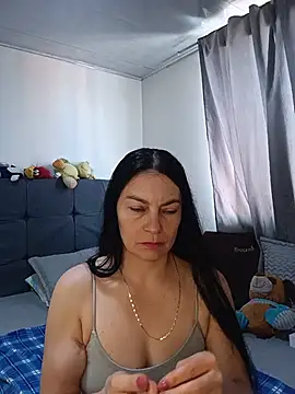 Snapshot of renata_hot1 chatting on June 1, 2026, 7:24 pm renata hot1 online show from June 1, 2026, 7:24 pm