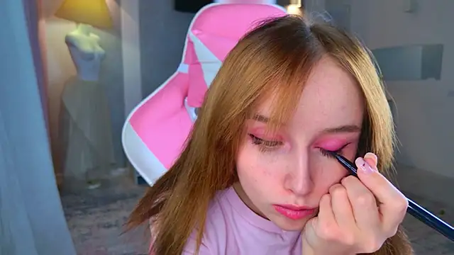 b4by LoL1 online show from November 21, 2025, 3:00 pm