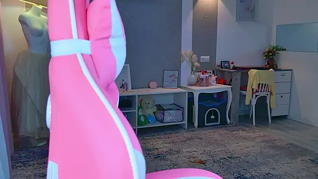 b4by LoL1 online show from November 30, 2025, 1:45 pm