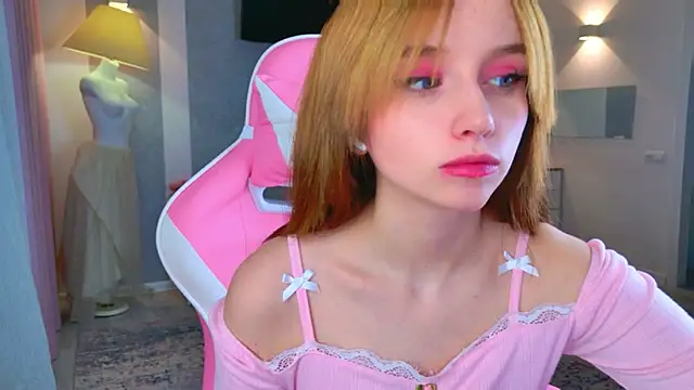 b4by LoL1 online show from December 5, 2025, 12:15 pm