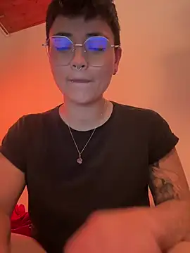 Ashley Chriss online show from January 8, 2025, 9:00 am