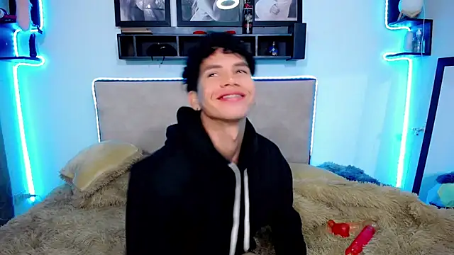 Snapshot of Tayson_Rivers chatting on December 5, 2024, 9:33 am Tayson Rivers online show from December 5, 2024, 9:33 am