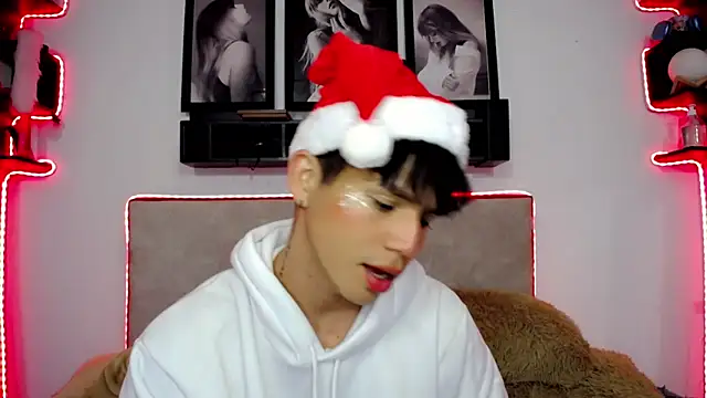 Snapshot of Tayson_Rivers chatting on December 8, 2024, 2:25 am Tayson Rivers online show from December 8, 2024, 2:25 am