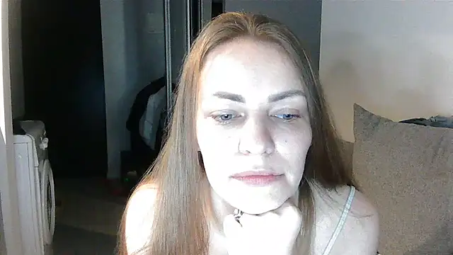 AnnaDiamond1 online show from July 11, 2026, 10:32 pm
