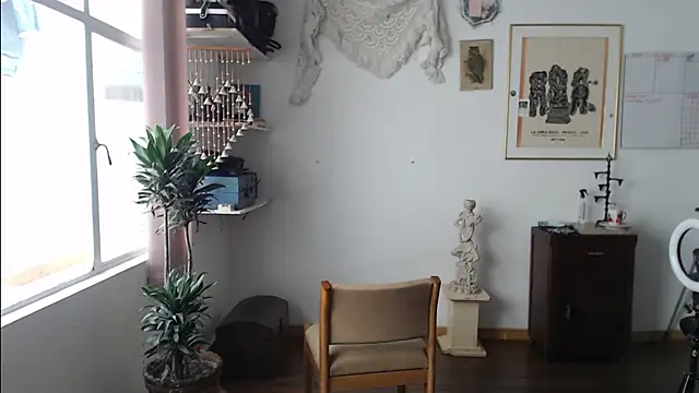 Siriss boyrag online show from October 18, 2025, 2:08 pm