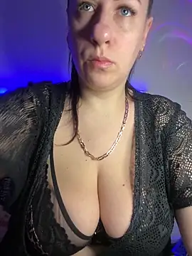 Snapshot of Evelinia chatting on October 8, 2025, 12:50 pm Evelinia online show from October 8, 2025, 12:50 pm