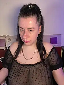 Evelinia online show from June 1, 2026, 3:55 pm