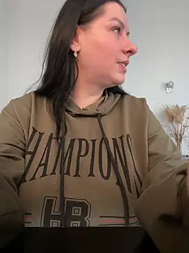 Snapshot of Evelinia chatting on March 20, 2025, 2:10 pm Evelinia online show from March 20, 2025, 2:10 pm