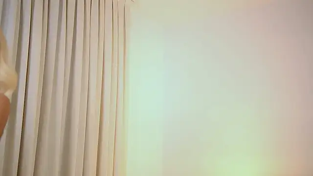 Snapshot of AdelineKing chatting on May 31, 2026, 1:44 am AdelineKing online show from May 31, 2026, 1:44 am