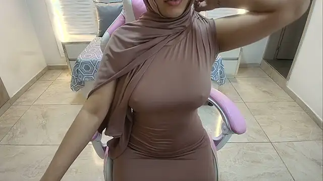 Snapshot of Aida_farhat chatting on February 10, 2025, 12:18 pm Aida farhat online show from February 10, 2025, 12:18 pm