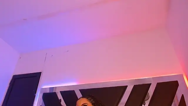 MelannyTylor online show from November 25, 2025, 5:52 am