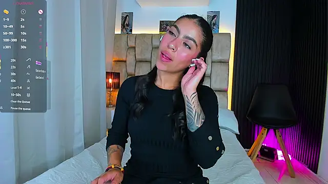 little sophie18 online show from April 5, 2026, 8:37 pm