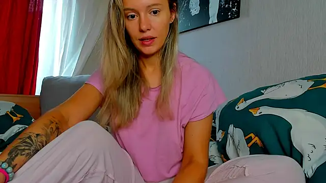 foxy blond online show from November 9, 2025, 6:39 am