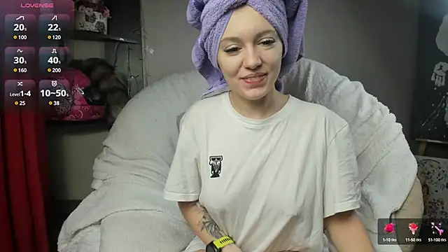 foxy blond online show from February 25, 2025, 3:42 am