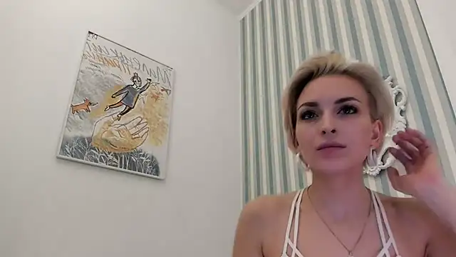 Snapshot of SakuFox chatting on March 18, 2025, 10:15 pm SakuFox online show from March 18, 2025, 10:15 pm
