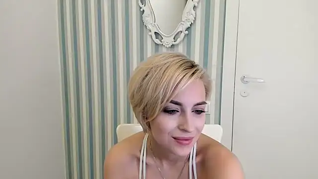 Snapshot of SakuFox chatting on March 4, 2025, 10:16 pm SakuFox online show from March 4, 2025, 10:16 pm