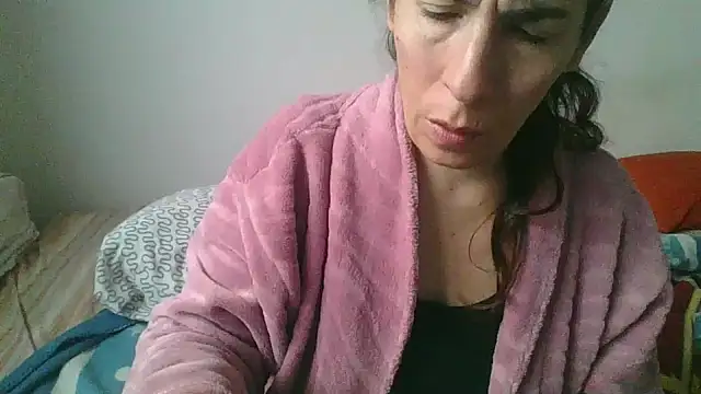 Snapshot of hairygirl80 chatting on October 16, 2025, 8:44 am hairygirl80 online show from October 16, 2025, 8:44 am