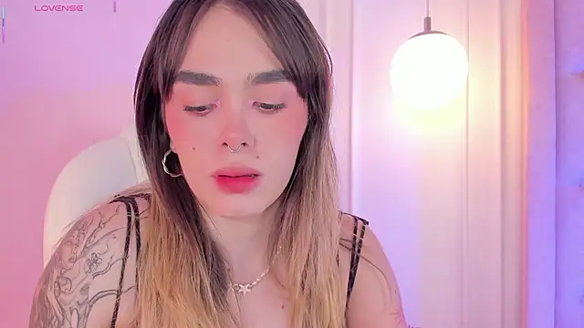 Lucy Vega online show from January 16, 2026, 4:49 am