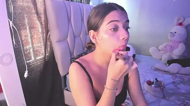 KittyKlum online show from October 10, 2025, 4:41 pm