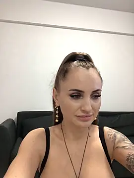 Snapshot of madonnaaaa chatting on November 24, 2025, 6:30 pm madonnaaaa online show from November 24, 2025, 6:30 pm