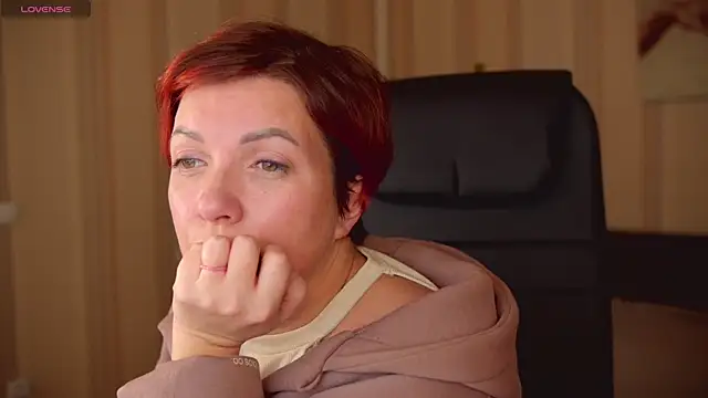 Katherine Fox online show from February 12, 2025, 8:40 pm