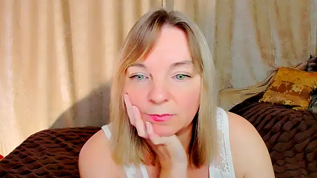 Regina  blue online show from November 16, 2025, 3:39 pm