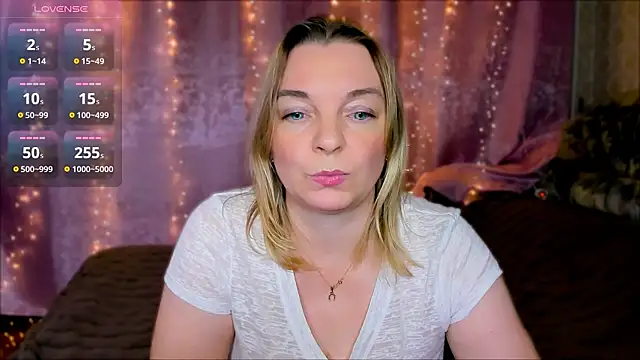 Snapshot of Regina__blue chatting on January 14, 2025, 7:32 pm Regina blue online show from January 14, 2025, 7:32 pm