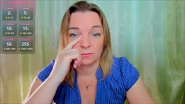 Snapshot of Regina__blue chatting on February 23, 2025, 6:23 pm Regina blue online show from February 23, 2025, 6:23 pm